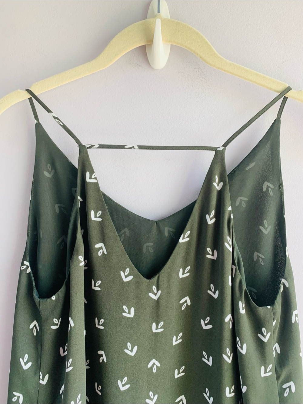 LOFT Top Olive Green White Strappy Racerback Geometric Flowy Casual EUC XSP - Picture 2 of 6
